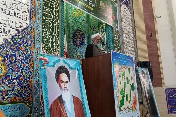 پیوند دل‌های مؤمن در صفوف نماز جمعه بندرترکمن