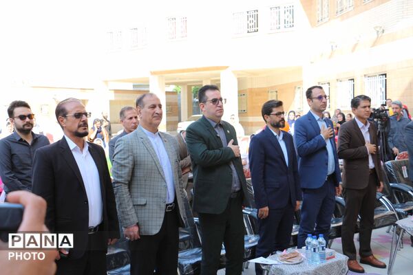 جشن شکوفه‌ها در بجنورد با نواخته‌شدن زنگ مهر و آغاز سال تحصیلی کلاس اولی‌ها