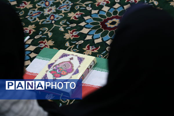 دانش‌آموزان دختر ناحیه یک در محفل اُنس با قرآن گرد‌هم آمدند