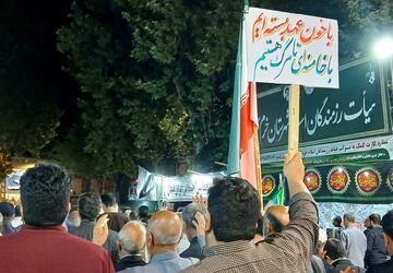 بیعتی خستگی‌ ناپذیر در میدان امام؛ مردم خرم‌ آباد، عاشقانه برای وطن ایستادند