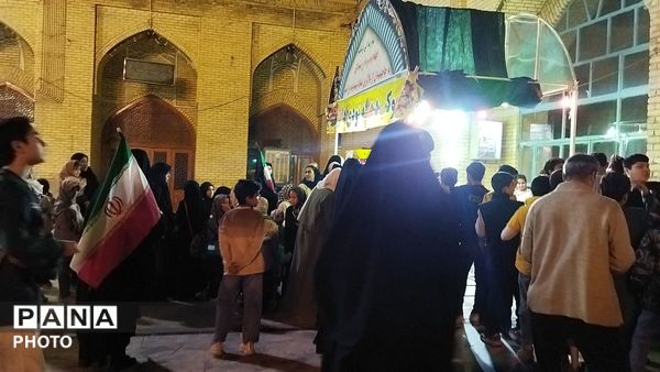 غرفه دهه نودی ها در هشتاد و سومین شب 