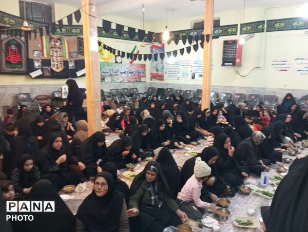 اقامه نماز جماعت همراه با افطاری در مسجد ابوالفضلی نیشابور 