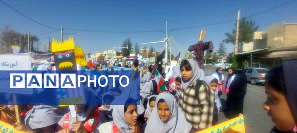 حضور پرشور دانش آموزان مدارس شهرستان خاتم در راهپیمایی ۱۳ آبان 