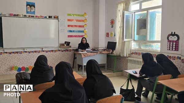 توسعه شایستگی حرفه‌ای مربیان کودکستان‌های بافق و بهاباد