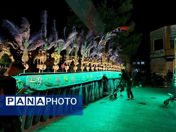 مراسم عزاداری شب عاشورا در خیابان‌های نیشابور 