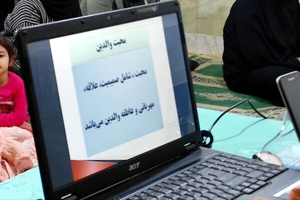 جلسه آموزش خانواده در رباط‌کریم