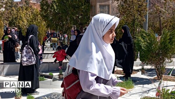 اجتماع باشکوه دانش‌آموزان چهارمحال و بختیاری در گلزار شهدای شهرکرد