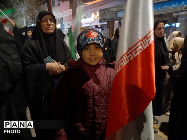 دهه نودی ها صحنه اجتماعات را زیباتر کردند