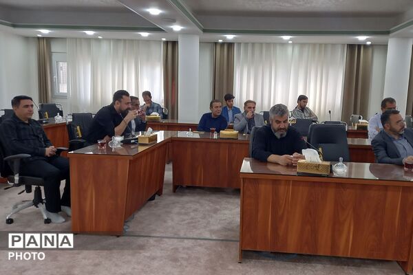جلسه هم اندیشی با مدیران مدارس چهاردانگه