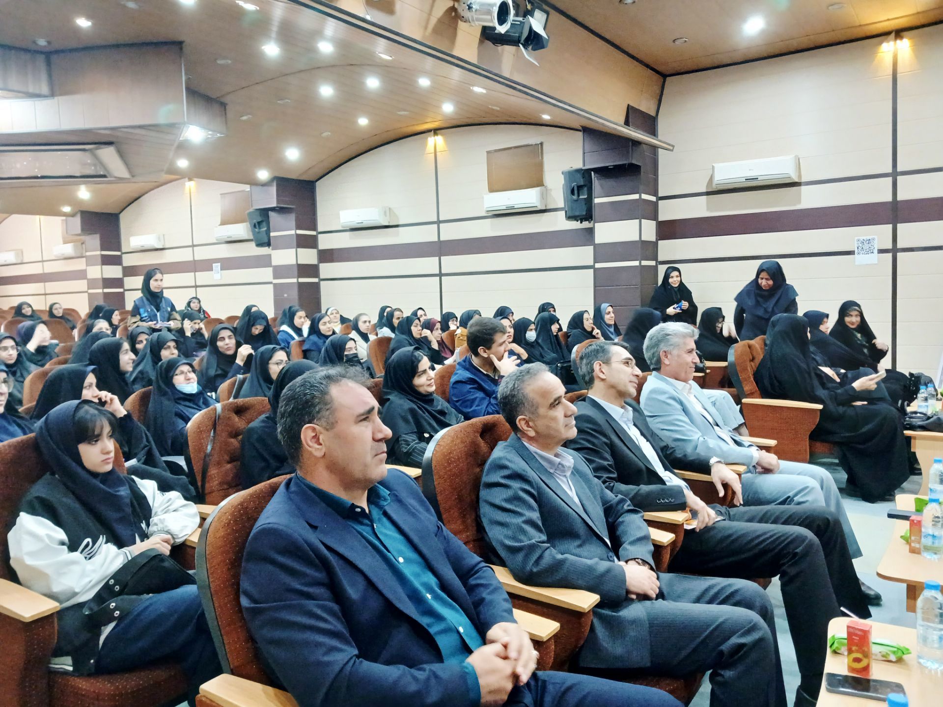 همایش الگوی سوم زن مسلمان تقدیر از بانوان فرهنگی موفق و دانش‌آموزان دختر نمونه
