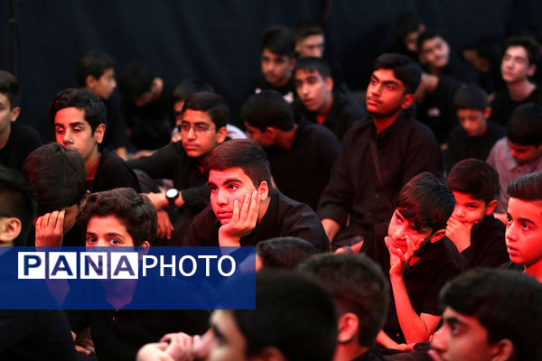 محفل عزاداری نوجوانان در حرم حضرت معصومه(س)