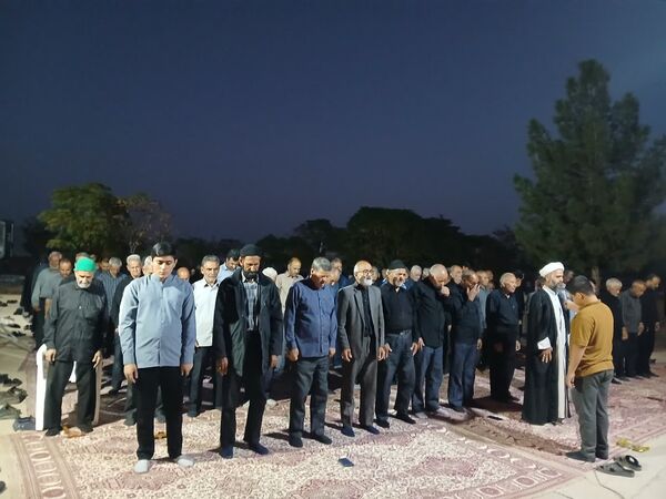 مراسم شبی با شهدا در محل گلزار شهدای روستای بزنجرد شهرستان خلیل‌آباد