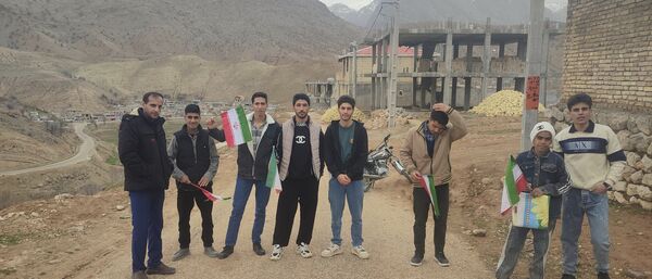 حضور پرشور دانش‌آموزان مدرسه فردوسی سرمازه در راهپیمایی ۲۲ بهمن