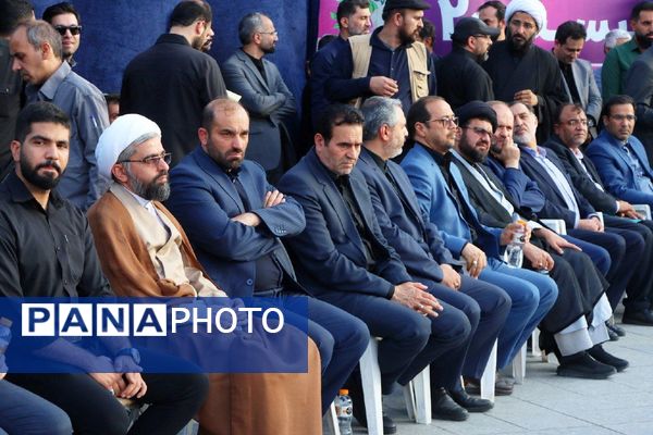 نخستین سالگرد خادم‌الرضا (علیه‌السلام) شهید آیت‌الله سید ابراهیم رئیسی در عرصه میدان شهدا مشهد 