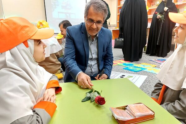 افتتاحیه اتاق بازی و یادگیری دبستان دخترانه مهرنگار باقرشهر 