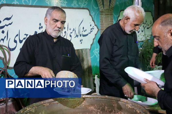 پخت شله مشهدی به مناسبت شب عاشورا 