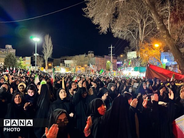 اجتماع شبانه منتظران در قروه؛ قرائت دعای استغاثه به امام زمان (عج) همزمان با سراسر کشور