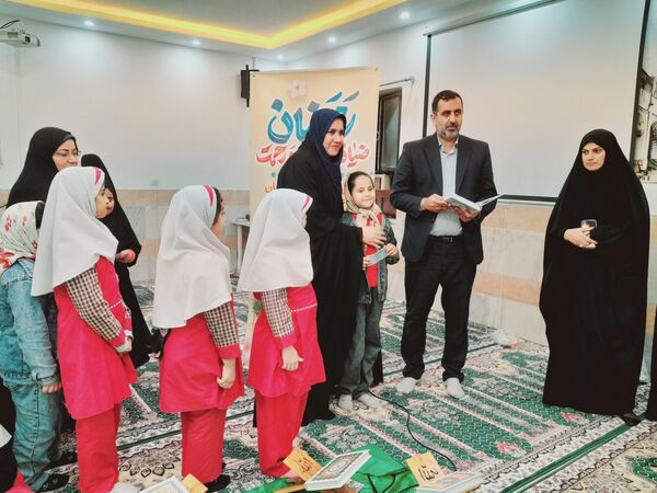 محفل انس با قرآن در دبستان دخترانه امید انقلاب بوشهر 