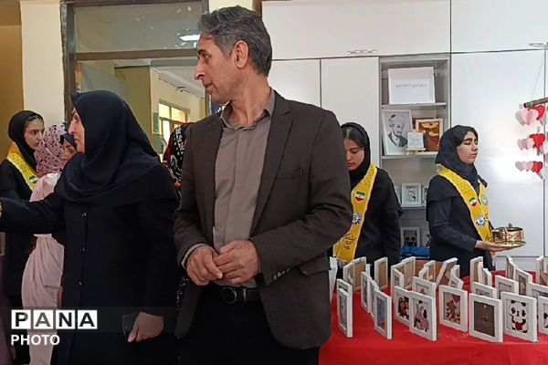 نمایشگاه کار و فناوری در دبیرستان نشاط بهارستان‌دو