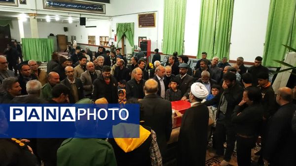  مراسم وداع با پیکر شهید جواد حسن زاده در مسجد امام علی(ع)