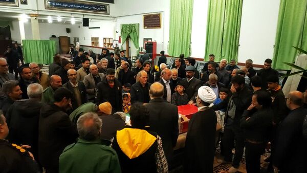  مراسم وداع با پیکر شهید جواد حسن زاده در مسجد امام علی(ع)