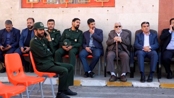 آیین نواختن زنگ سپاس معلم به مناسبت گرامیداشت مقام معلم در دبیرستان حکمت ناحیه 2 اراک
