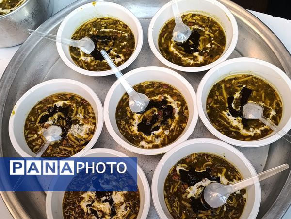 طنین همدلی در دهه فاطمیه، توزیع آش نذری در میان دانش‌آموزان دبیرستان دکتر جواد حداد ۲