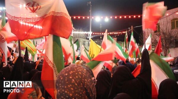 صحنه اتحاد اقشار مختلف برای ایران