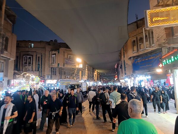 حضور زائران در مراسم پیاده‌روی اربعین حسینی