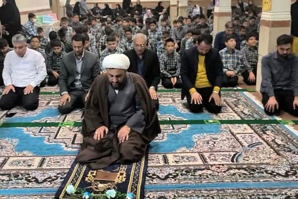 طنینِ نیایش در مدرسه