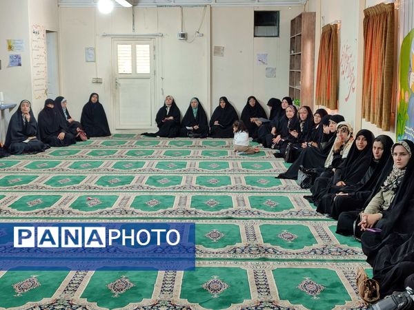 برگزاری جلسه آموزش خانواده در دبستان شاهد حاج تقی آقا بزرگ مشهد
