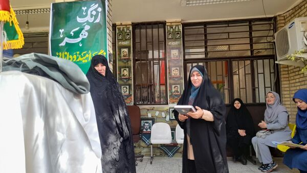 نواختن زنگ آغاز سال تحصیلی در دبیرستان شاهد شهید کلانتری همزمان با سراسر کشور 