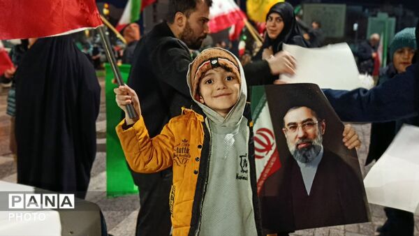 از کودک تا پیر، حضور هر ایرانی در دفاع از آرمان‌ها