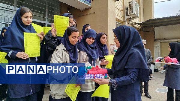 تقدیر از دانش‌آموزان برتر دبیرستان پیرایش نیشابور