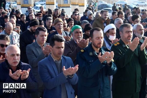 اقامه نماز عید سعید فطر در فاروج 