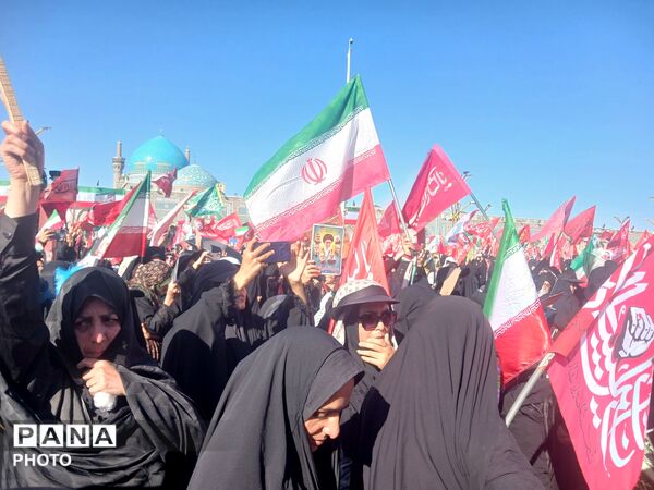 حماسه وفاداری در مشهد؛ حضور میلیونی مردم در بدرقه مقام معظم رهبری