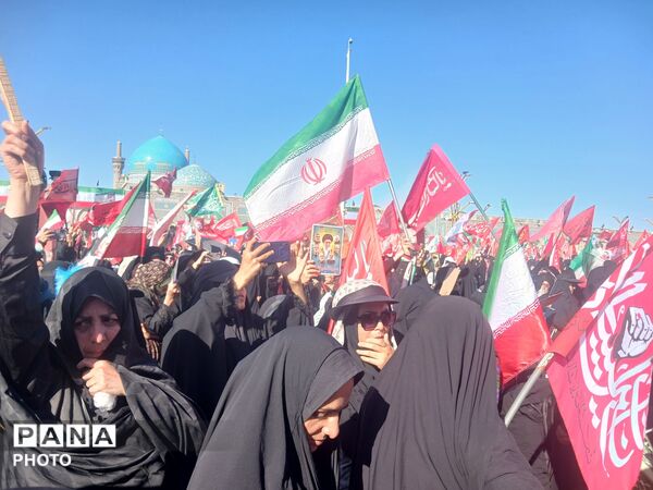 حماسه وفاداری در مشهد؛ حضور میلیونی مردم در بدرقه مقام معظم رهبری