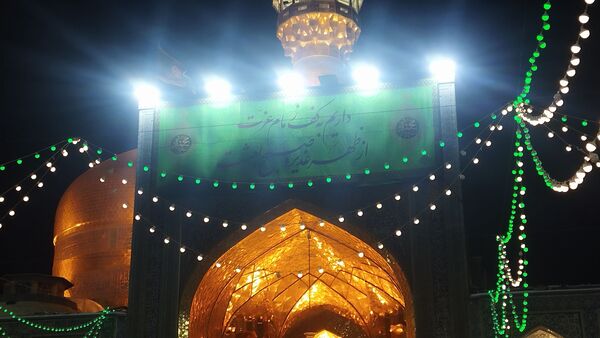 حرم مطهر امام رضا (ع) در شب مبعث رسول خدا