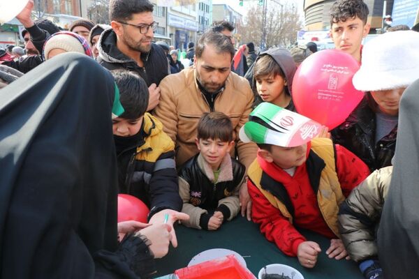 حضور گسترده کودکان و نوجوانان ارومیه‌ای در راهپیمایی ۲۲ بهمن