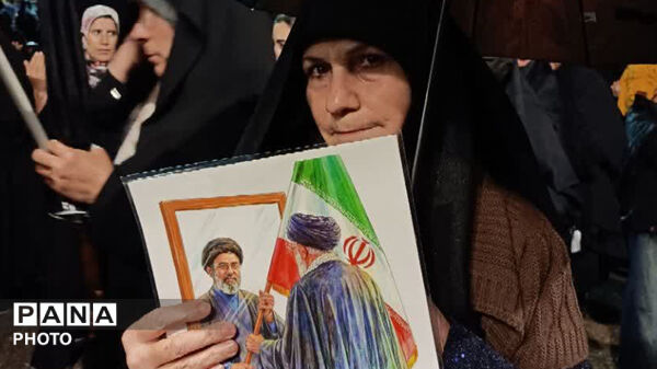قیام مردم انقلابی کوهدشت زیر بارش الهی