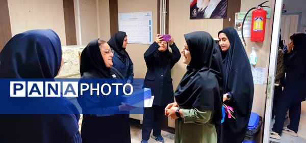 قدردانی دانش‌آموزان از پرستاران در روز پرستار