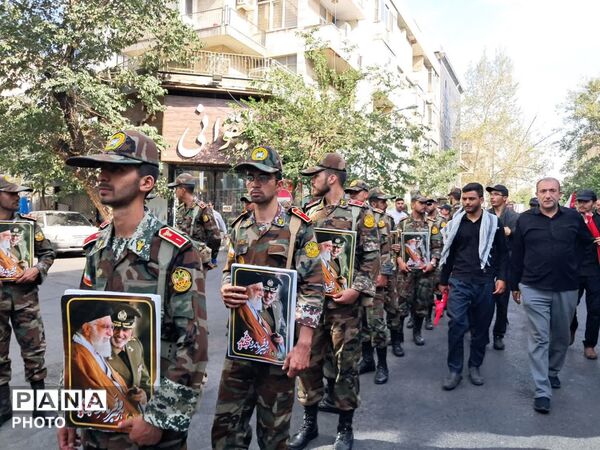  آخرین  وداع  ملت ایران با رهبر شهید در روز تشییع 