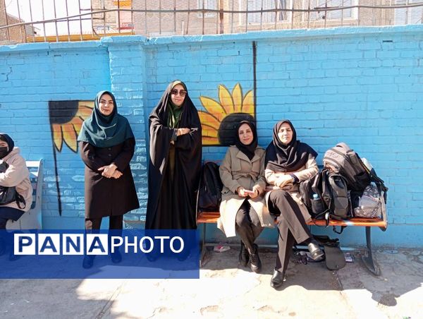 حال و هوای دبیرستان دانش‌نیا در  جشن‌های اعیاد شعبانیه و دهه فجر 