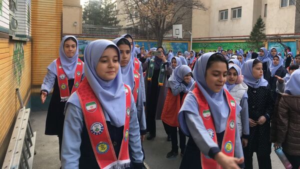 آیین نواختن زنگ چهل و هفتمین سالروز پیروزی انقلاب اسلامی در دبستان دخترانه فرهنگیان ۲