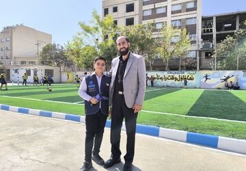 افتتاح زمین چمن در دبیرستان شهید دکتر مفتح  ناحیه ۲ اصفهان