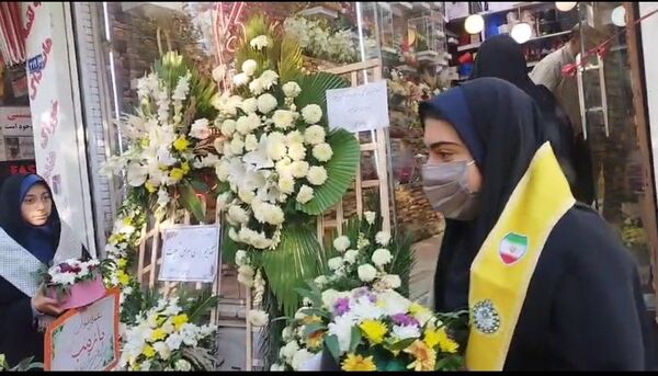 قدردانی  دختران پیشتاز دبیرستان شاهد تکتم از فرشتگان سفیدپوش بیمارستان ۱۷شهریور مشهد