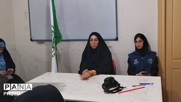 پاتوق فرهنگی دختران نوجوان مبارز