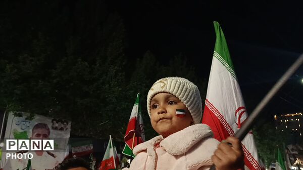 کودکان ایران از آغاز راه با ایمان و اراده‌ای الهی، پرچم استکبارستیزی را به دوش کشیده‌اند