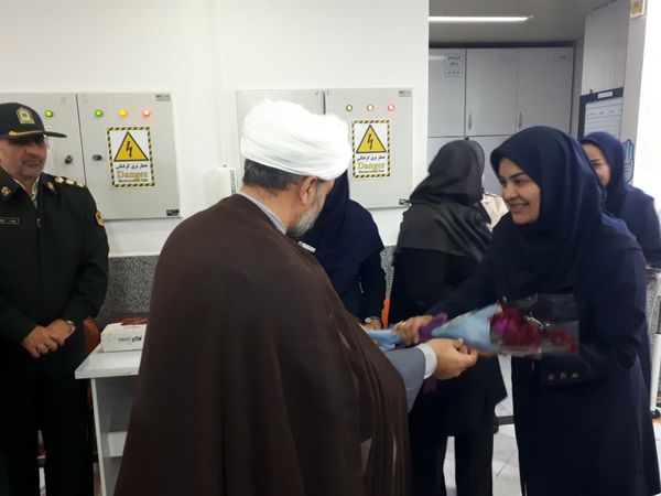 دیدار فرماندار آشخانه با پرستاران بیمارستان پورسینا