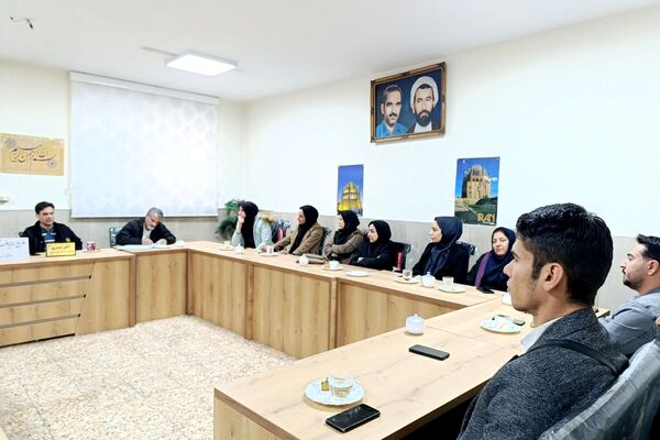  جلسه شورای معلمان دبستان شهید رجایی با محوریت طرح «رهیافت»